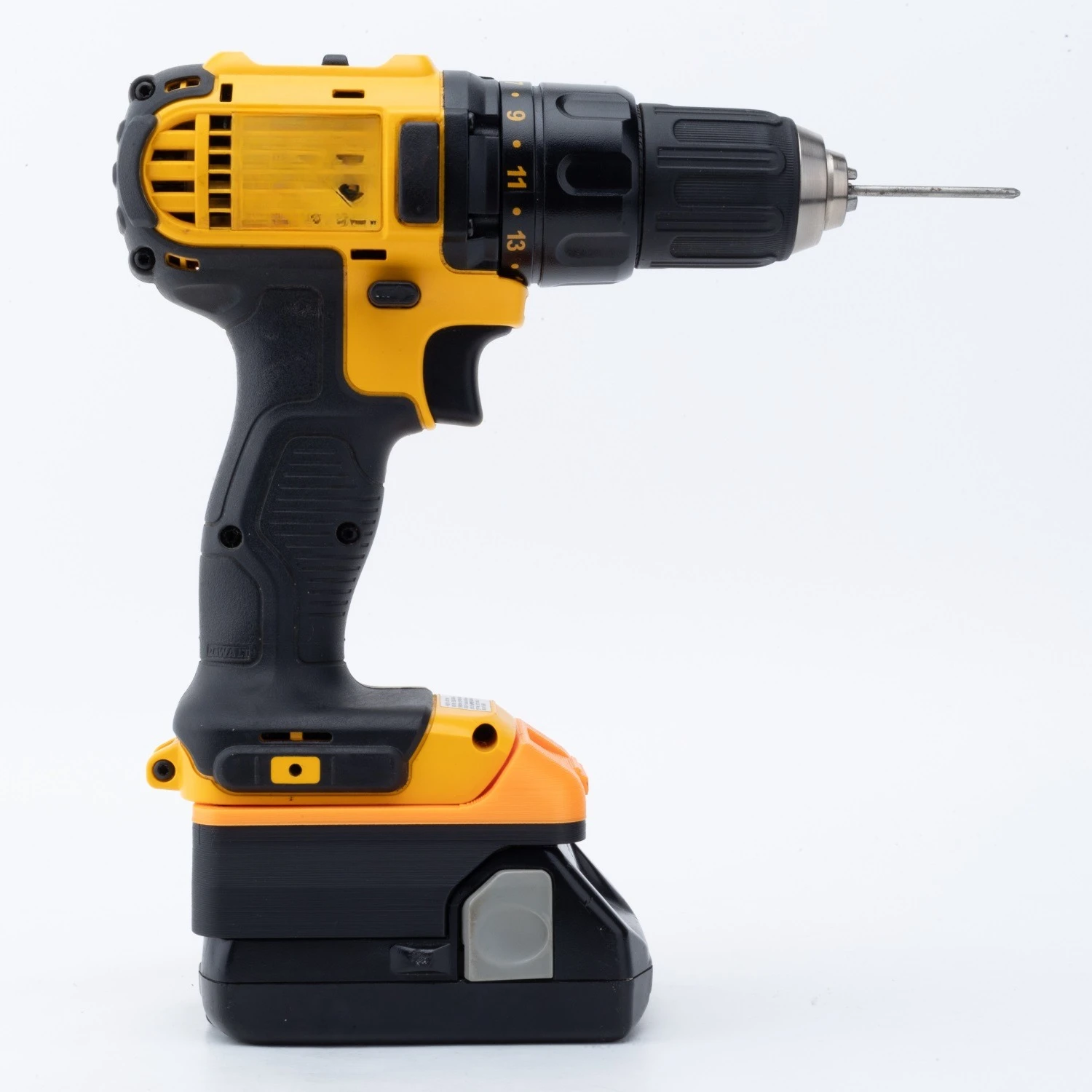 

Converter Battery Adapter for Hitachi 18V Li-Ion Battery Convert to for Dewalt18V Tool (Not include tools and battery)