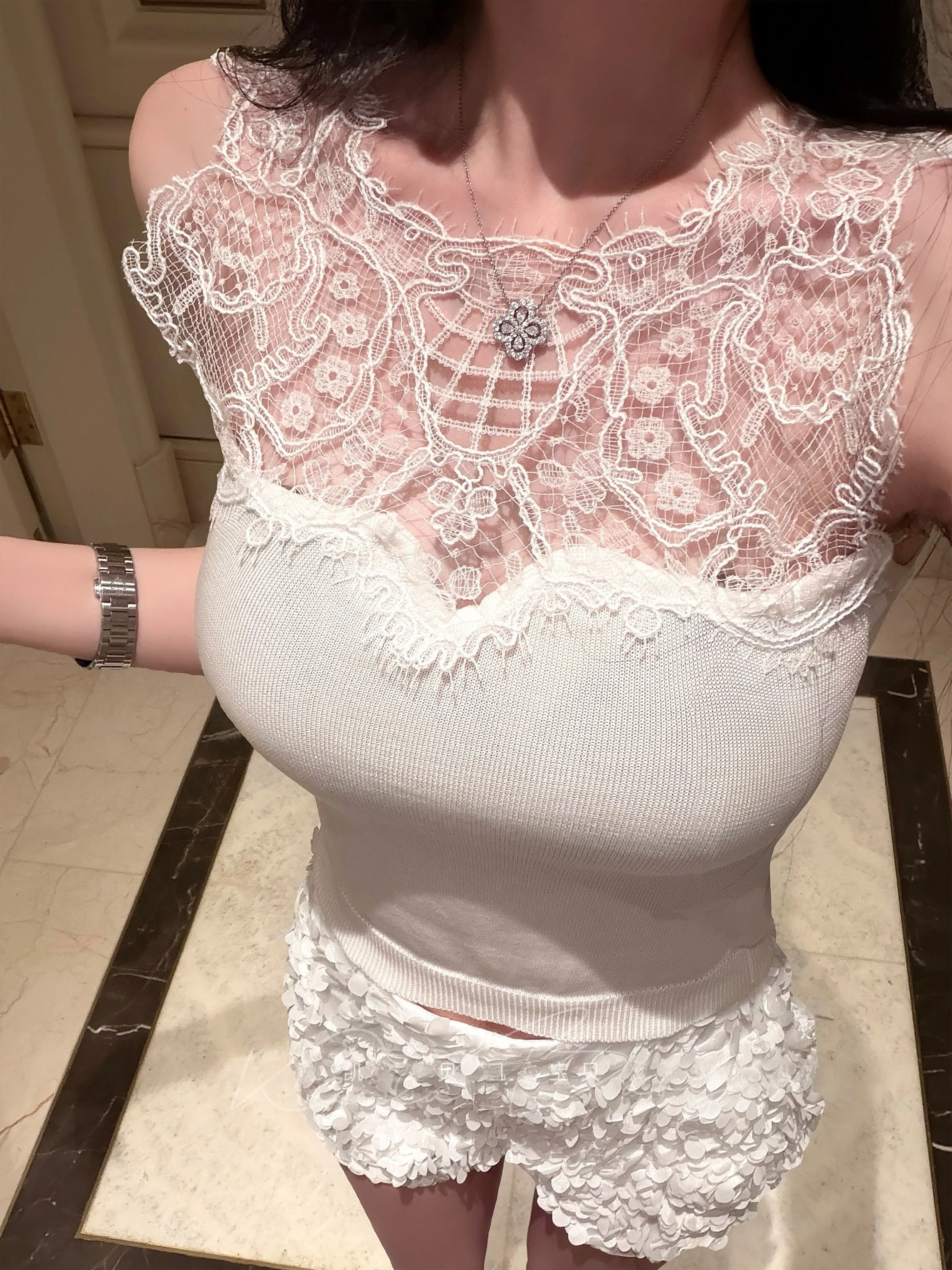 Sweet And Spicy Lace Skin-Show Waist-Cinching Short Top for Women Stylish Versatile Chinese Made Outerwear Spring Season