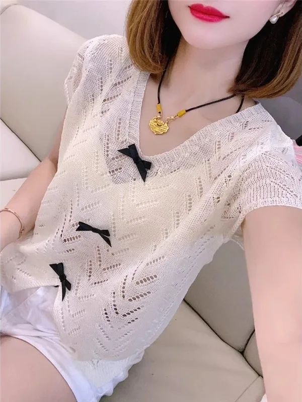 여름 신상 디자인 나비 매듭 V넥 펀칭 니트 탑 여성 패션 슬리밍 스플릿 플라이 슬리브 티셔츠 출근룩