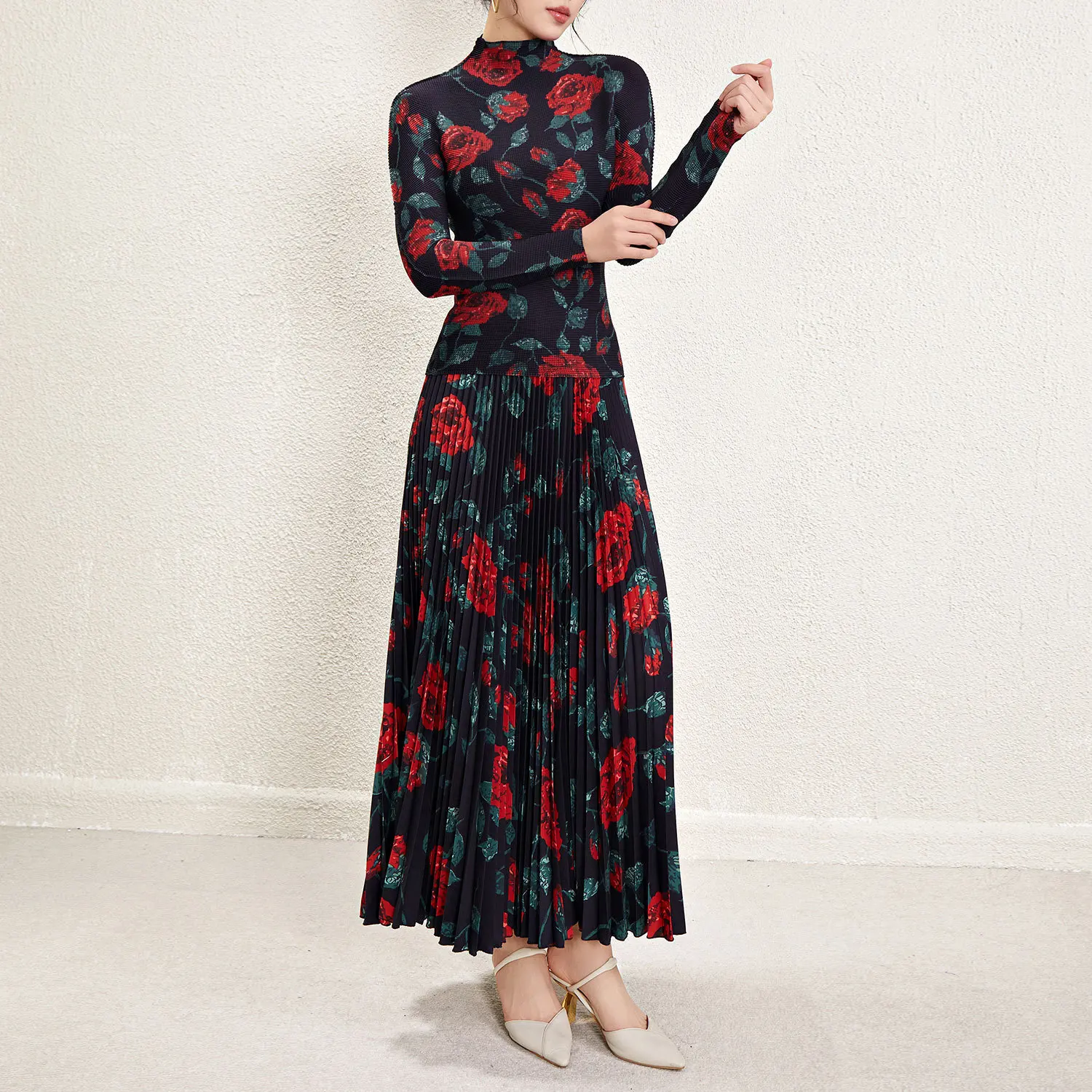 

Модный женский комплект одежды Весна 2026: плиссированный топ и юбка, костюм-двойка с длинным рукавом, с цветочным принтом, повседневный стиль