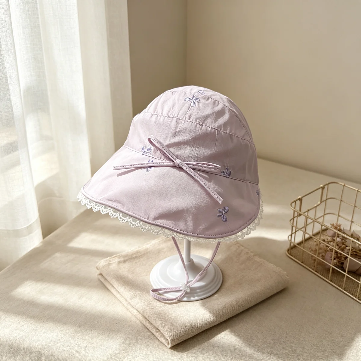 

Children's style Japanese casual-style bow-knitted strap open-toe hat for girls, suitable for outdoor play and sun protection.