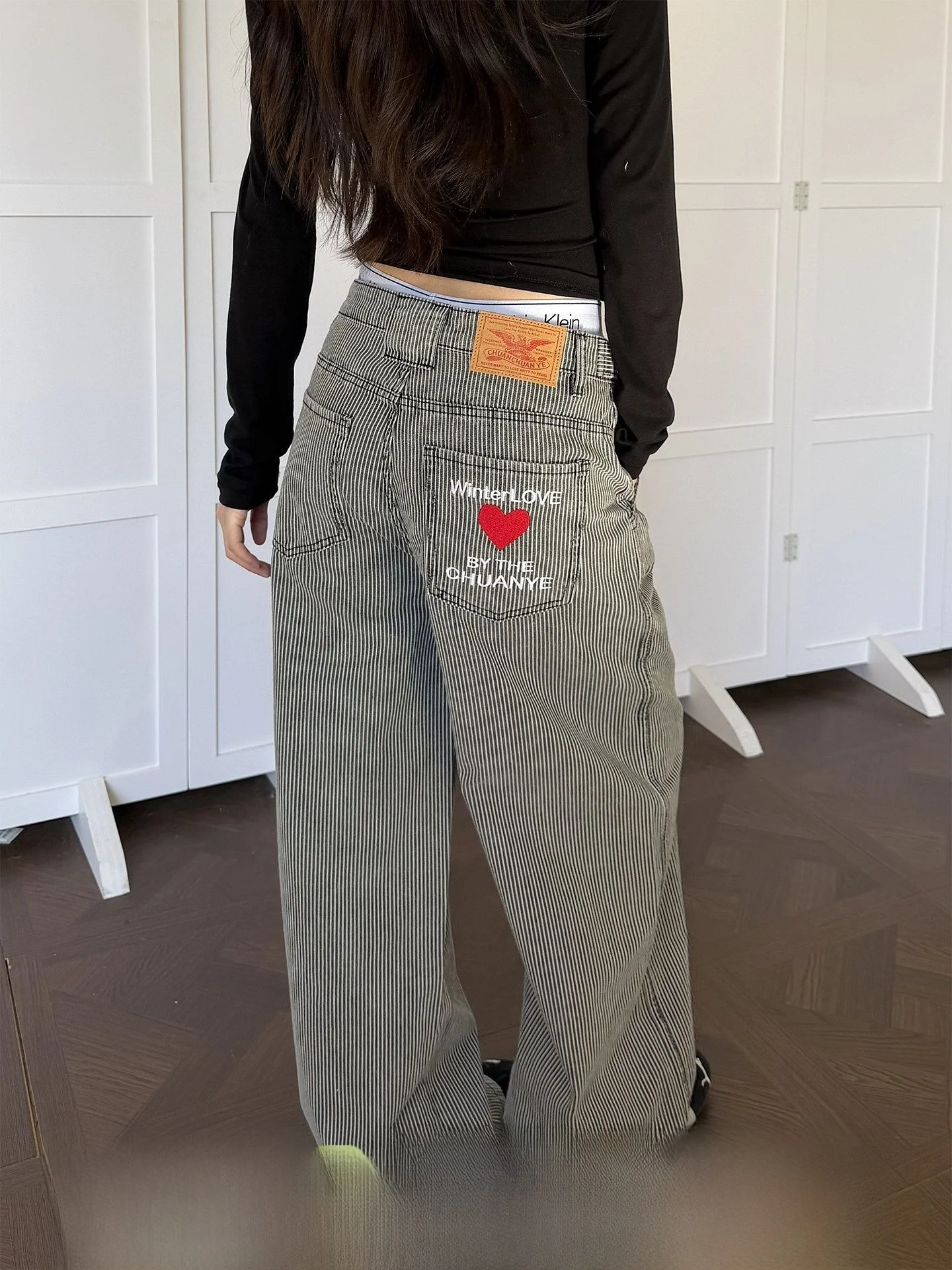 

Retro Embroidered Striped Fleece Lined Jeans Loose Straight Casual Long Trousers Unisex Classic All-Match Comfortable Denim