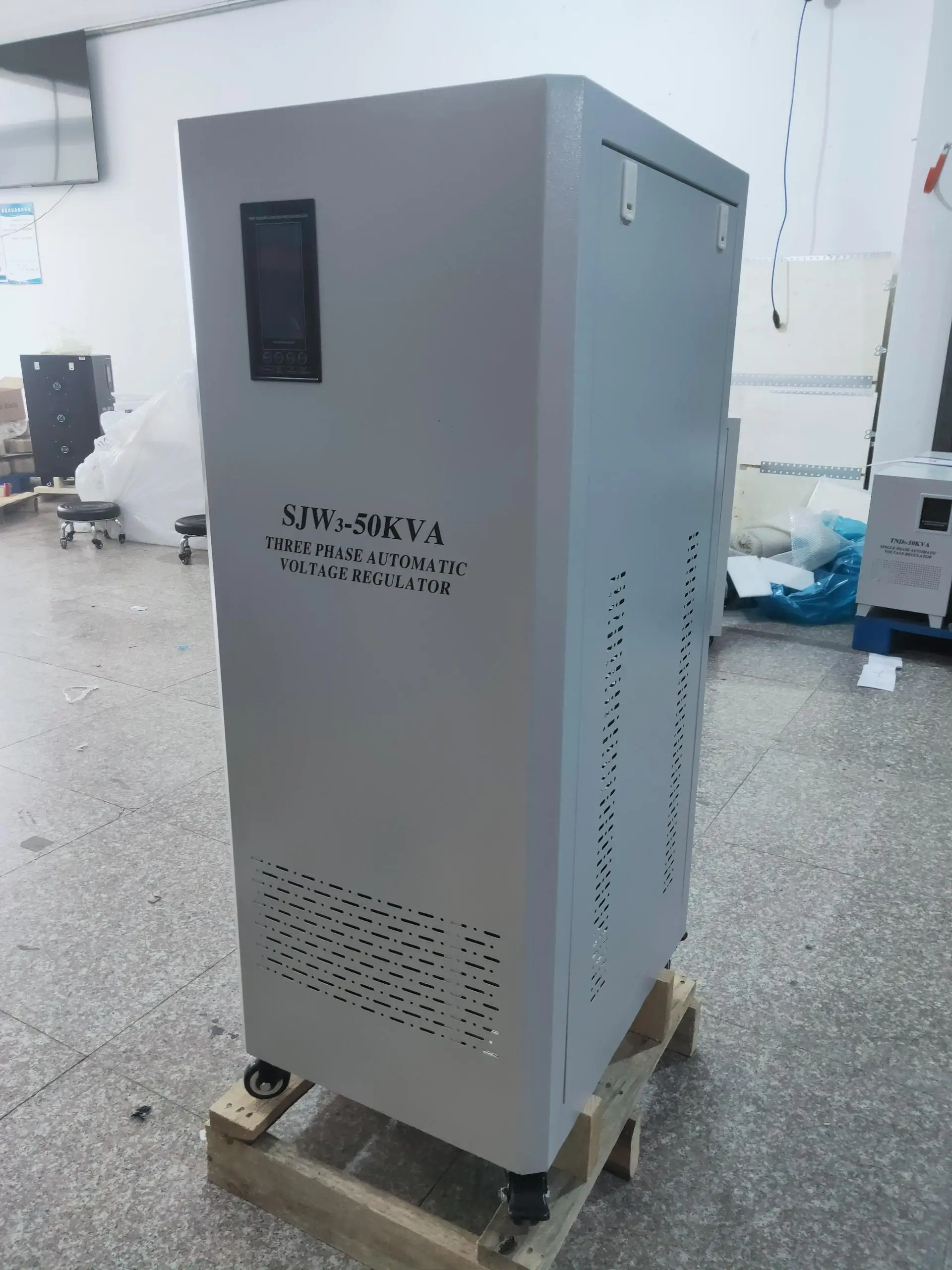 Voltage Stabilizer Fully Automatic 9KW Three-Phase Voltage Regulator AC Current Stabilizer