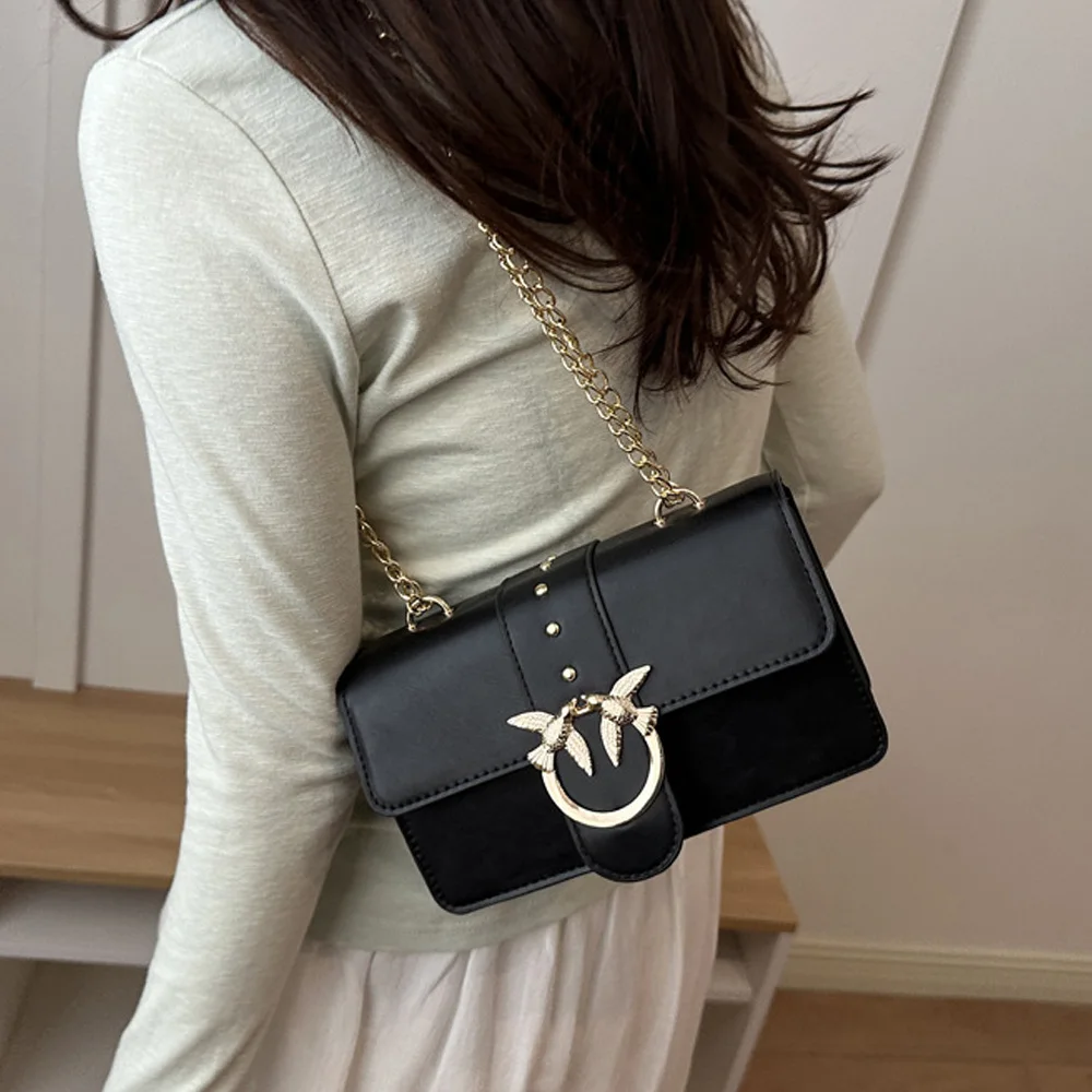 

2026 new Korean-style chain messenger bag, fashionable and versatile small square bag