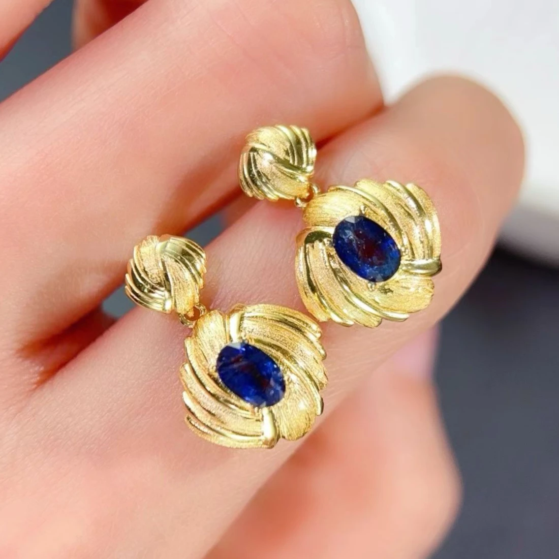 

Серьги из серебра 925 пробы с натуральным сапфиром, 6x4 мм, с сертификатом, изысканный дизайн в виде спирали, серебряные серьги-гвоздики с натуральным синим сапфиром