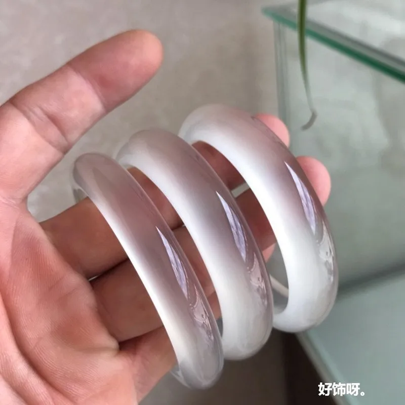 High-quality, ice-like white agate bracelet, champagne-colored, with a lychee-patterned texture, Madagascar white moonstone agat