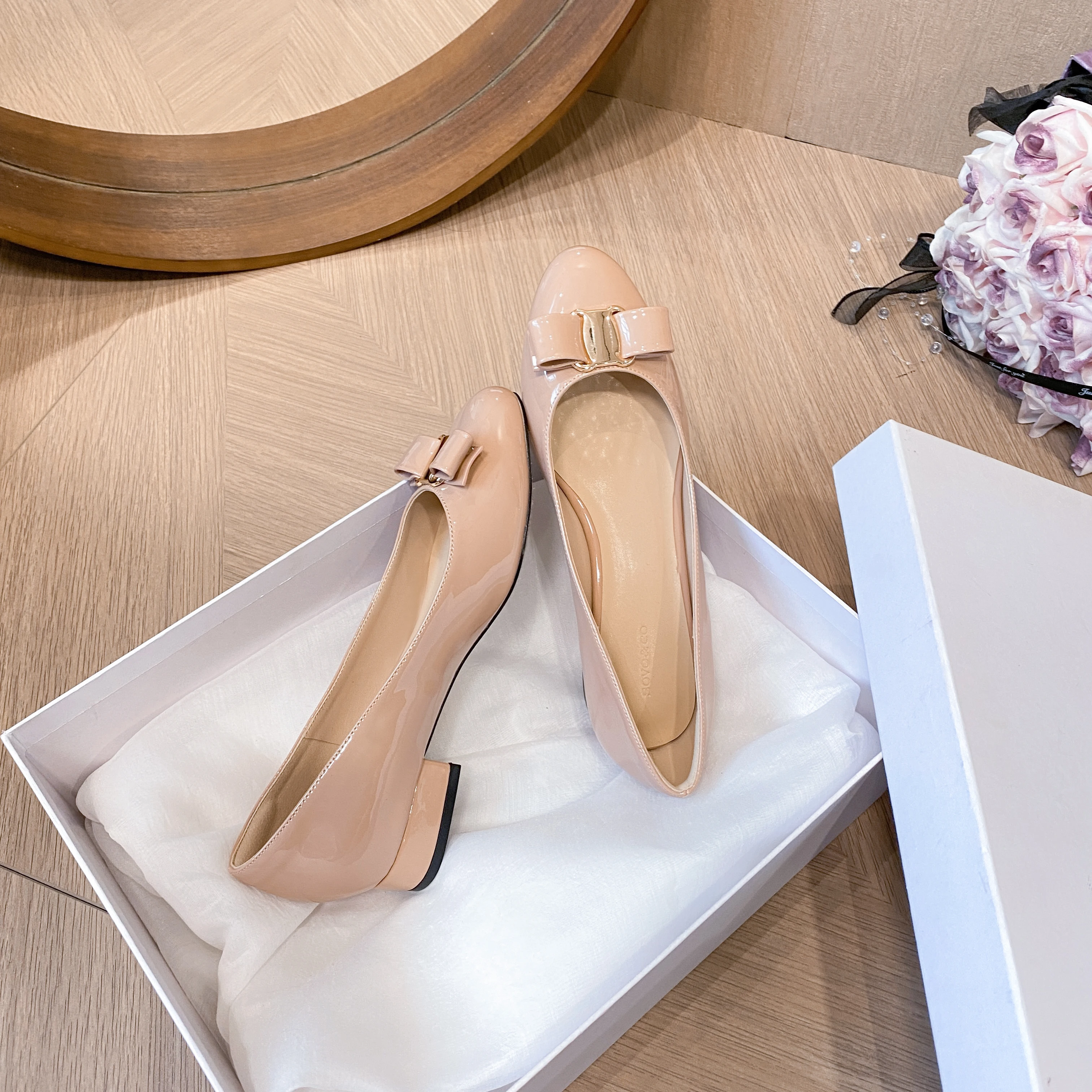 25 nuevos zapatos planos de charol color nude, zapatos elegantes y con punta redonda, lazo desnudo, tacones gruesos y cómodos