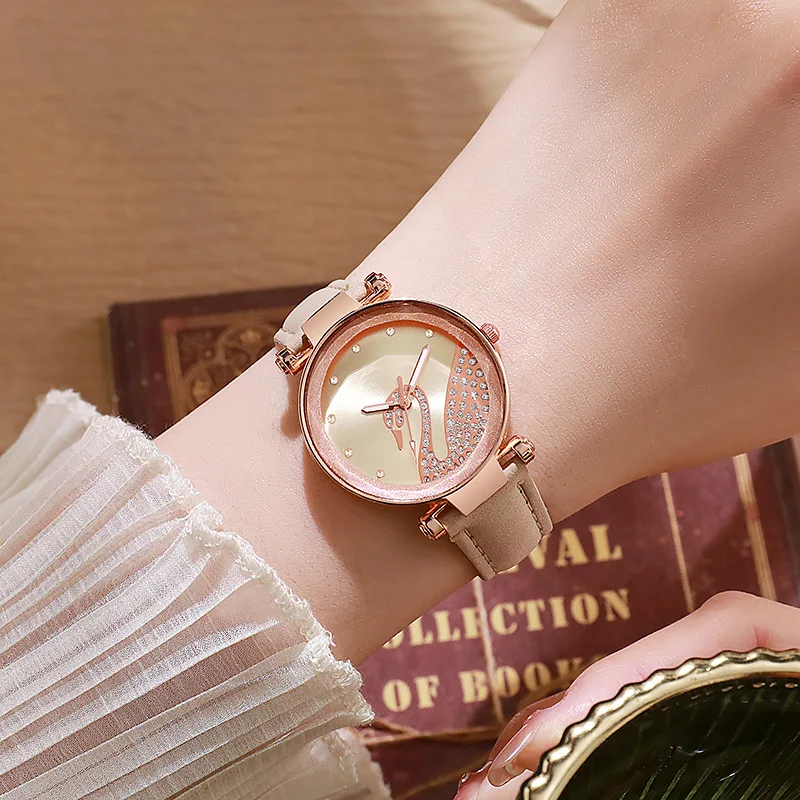 Elegant Women's Heart Shaped Swan Quartz Watch Luxury Leather Strap Female Wristwatch Perfect Gift for Ladies Girls Watches