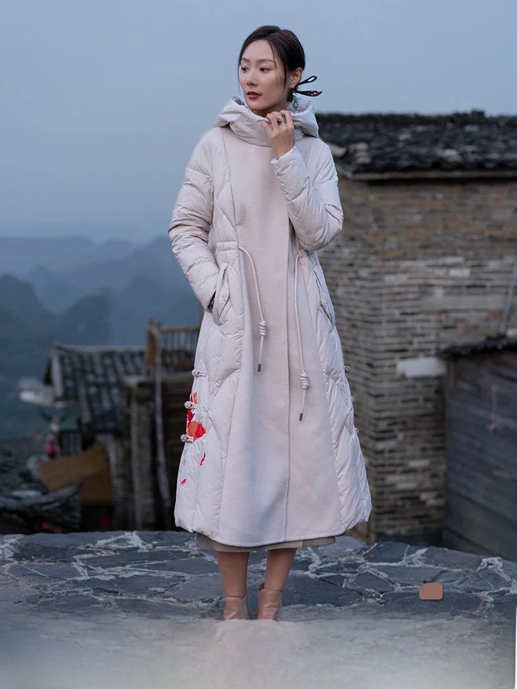 

Новая зимняя коллекция: Женская утепленная куртка с вышивкой, на пуху, с капюшоном, цвета хаки/бежевый, прямого кроя