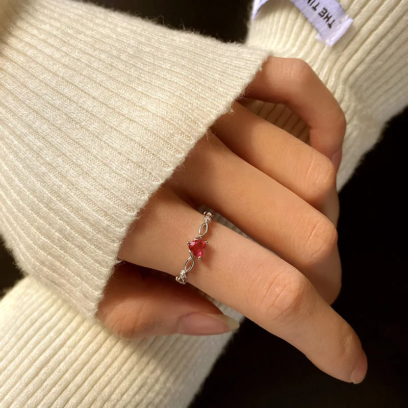 Love Heart S925 Silver Engagement Ring Delicate Twisted Simple Design Platinum Plating Proposal Promise Ring Anniversary Gift