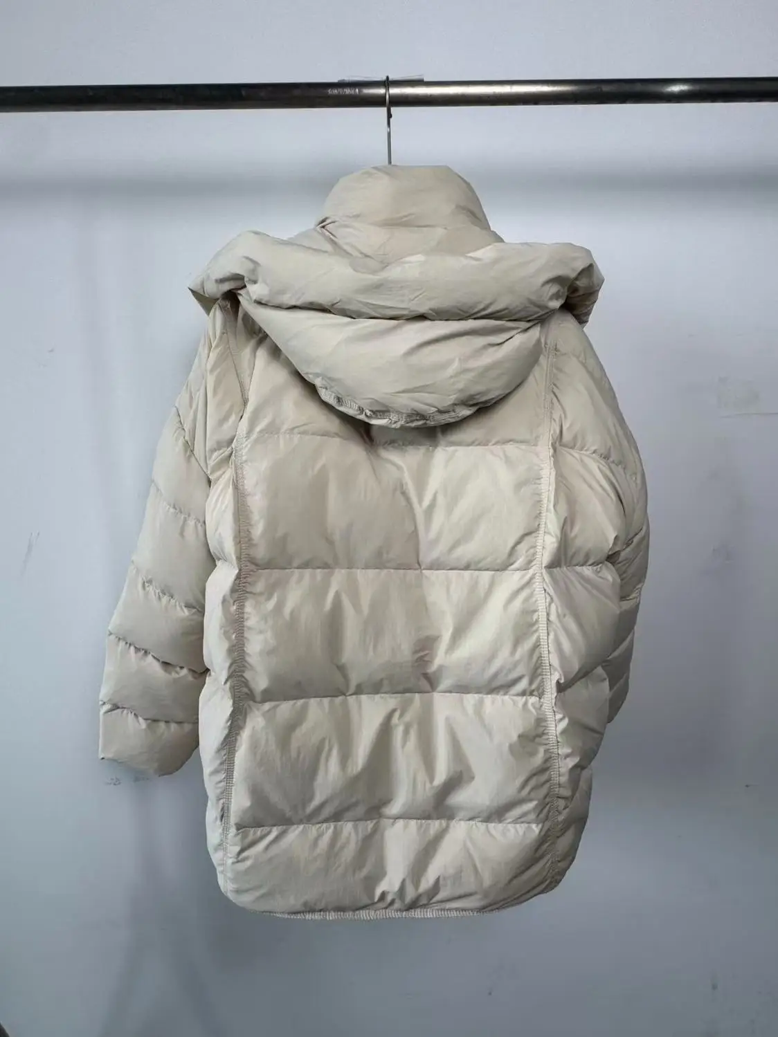 ヨーロッパの冬ホワイトダックダウン新しい女性のダウンジャケットルーズフード付き通勤特大ダウンジャケット