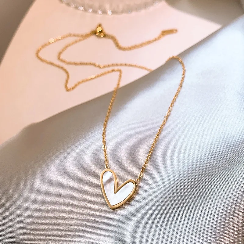 2022 Classic Shell Heart Pendant Gold Color Stainless steel Necklace Lovely Girls' Jewelry Accessories Women's Fashion Necklace