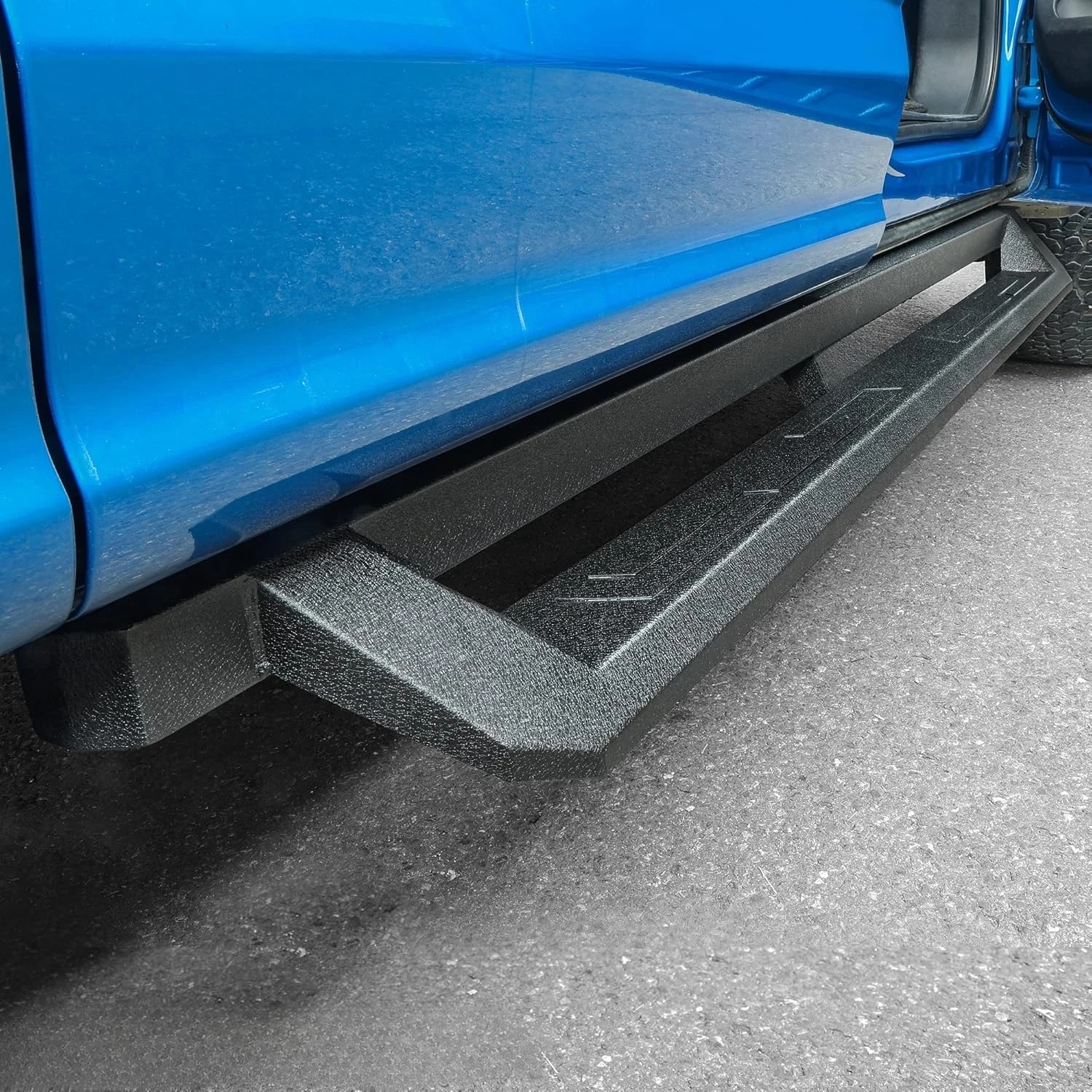 

Пониженные боковые ступеньки, совместимые с 2019-2025 1500, 2020-2025 2500HD 3500HD Crew Cab