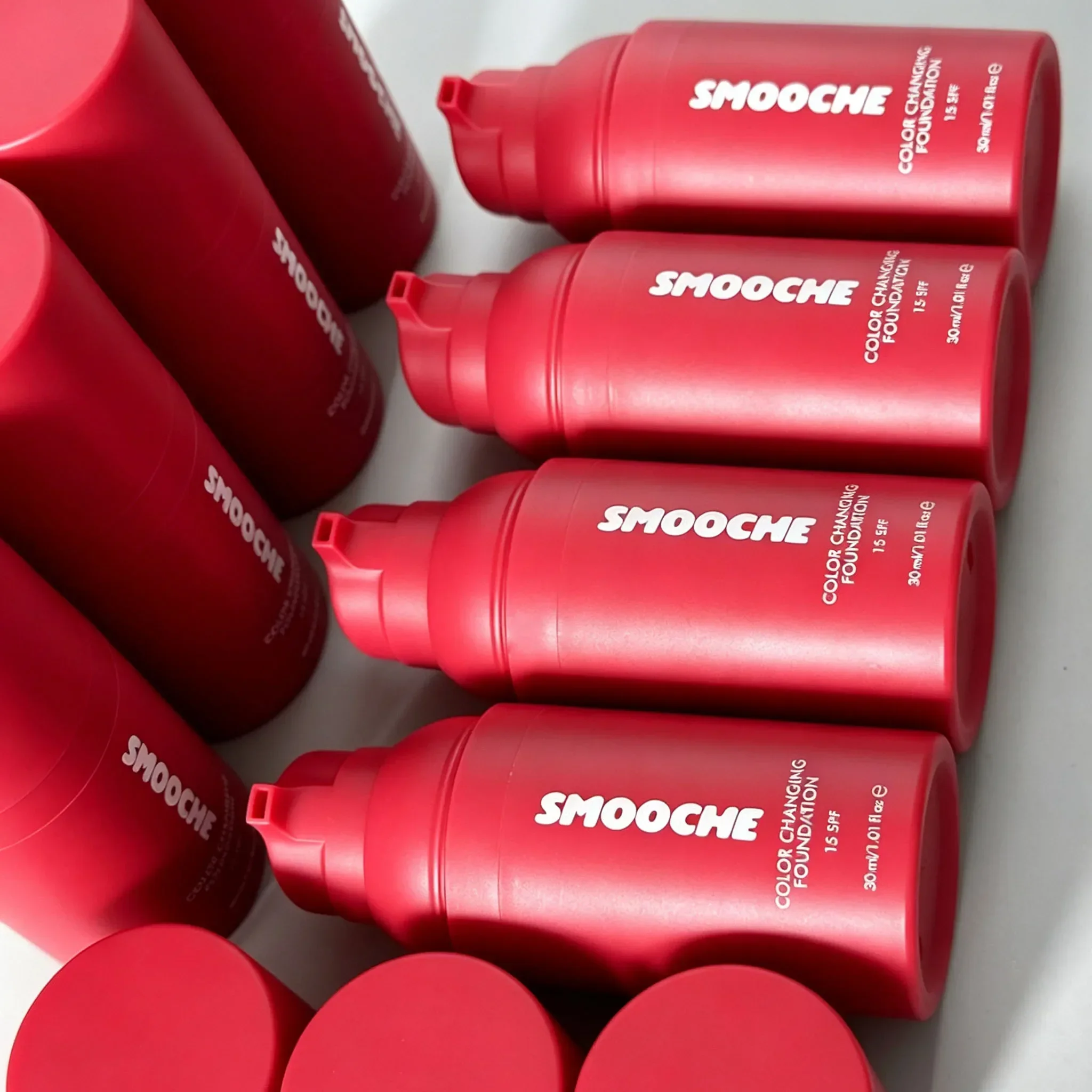 30ml Smooche Color Changing Foundation SPF15 Lightweight Hydrating Covers Pores Buildable Natural Coverage Daily Makeup Base