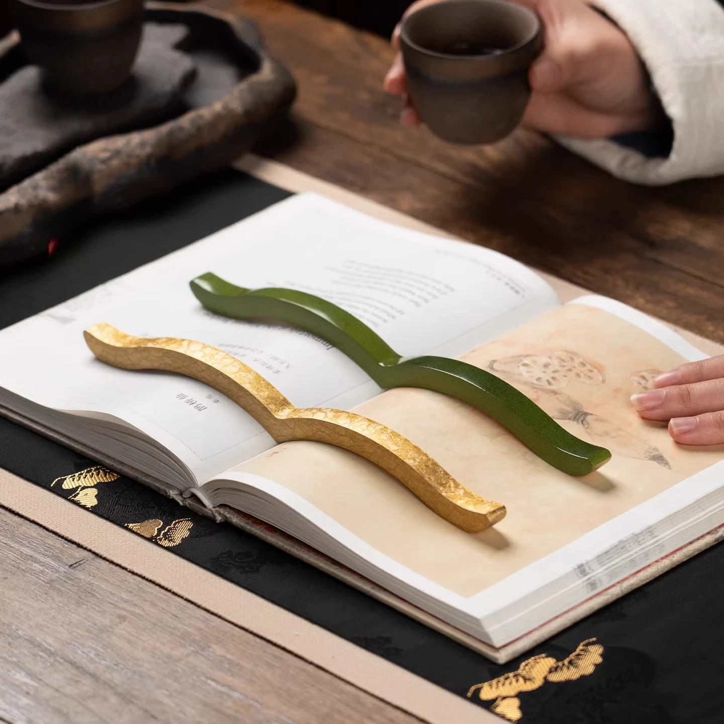 

Многофункциональный держатель для ручек и бумаги из латуни в форме книги, декоративный элемент для каллиграфии, декоративный камень для книг, украшение для кабинета