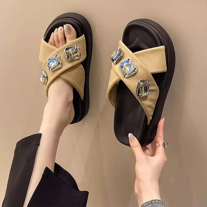 Zapatillas de verano con diamantes de imitación, sandalias informales antideslizantes, ligeras, con personalidad, suela suave, silenciosas para exteriores