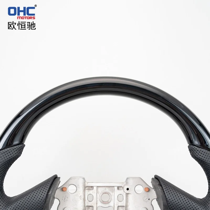For Chevrolet Corvette C5 modification and upgrade of the steering wheel of thein the US West, with a black spray-coat