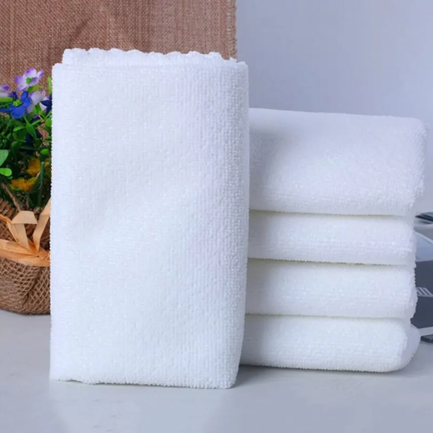 Luxurious Elegant White Lace Disposable Bath Towel - Ideal for Hotel, Spa, Pedicure, Barber, and Retail Use - Sophisticated Cent