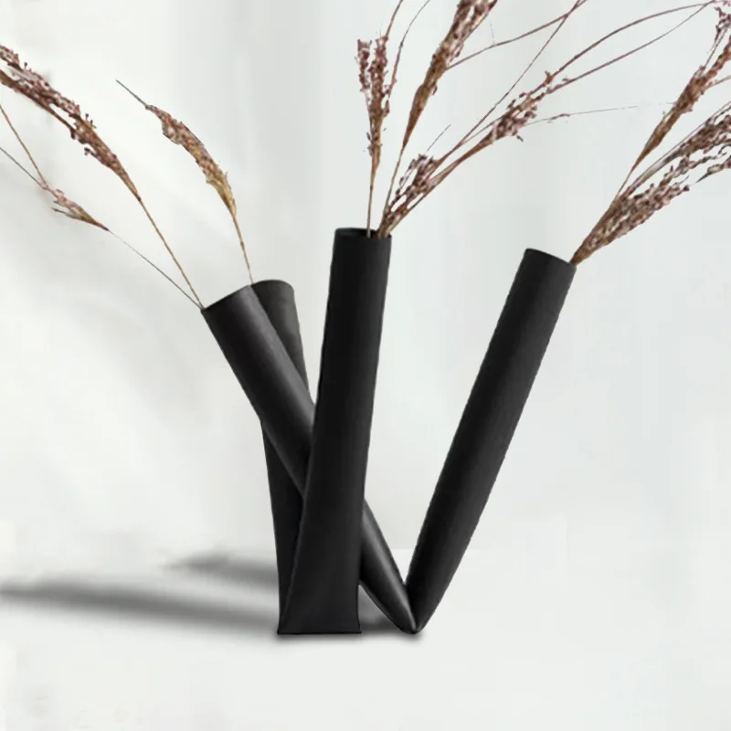 Simple and modern creative black metal tube scattered flower arrangement model room sales office entrance restaurant decoration