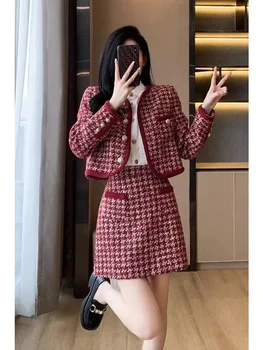 Giacca da donna in tweed da socialite Primavera e autunno Nuovo stile francese Cappotto scozzese rosso retrò Top Gonna corta a trapezio Set da due pezzi