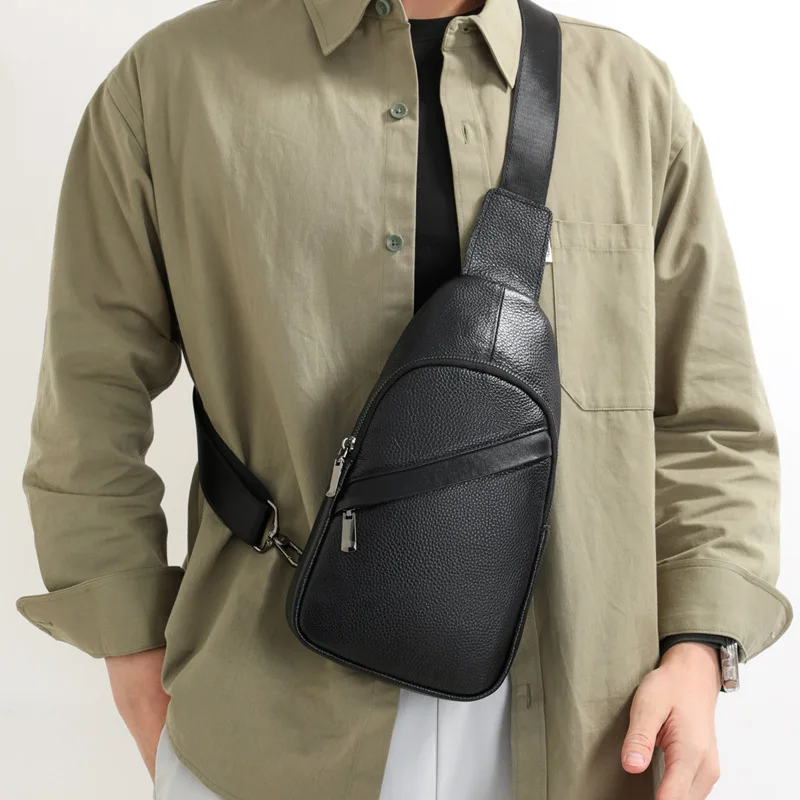 Men's chest bag, large-capacity genuine leather crossbody backpack, large-capacity simple and lightweight commuting shoulder bag 2