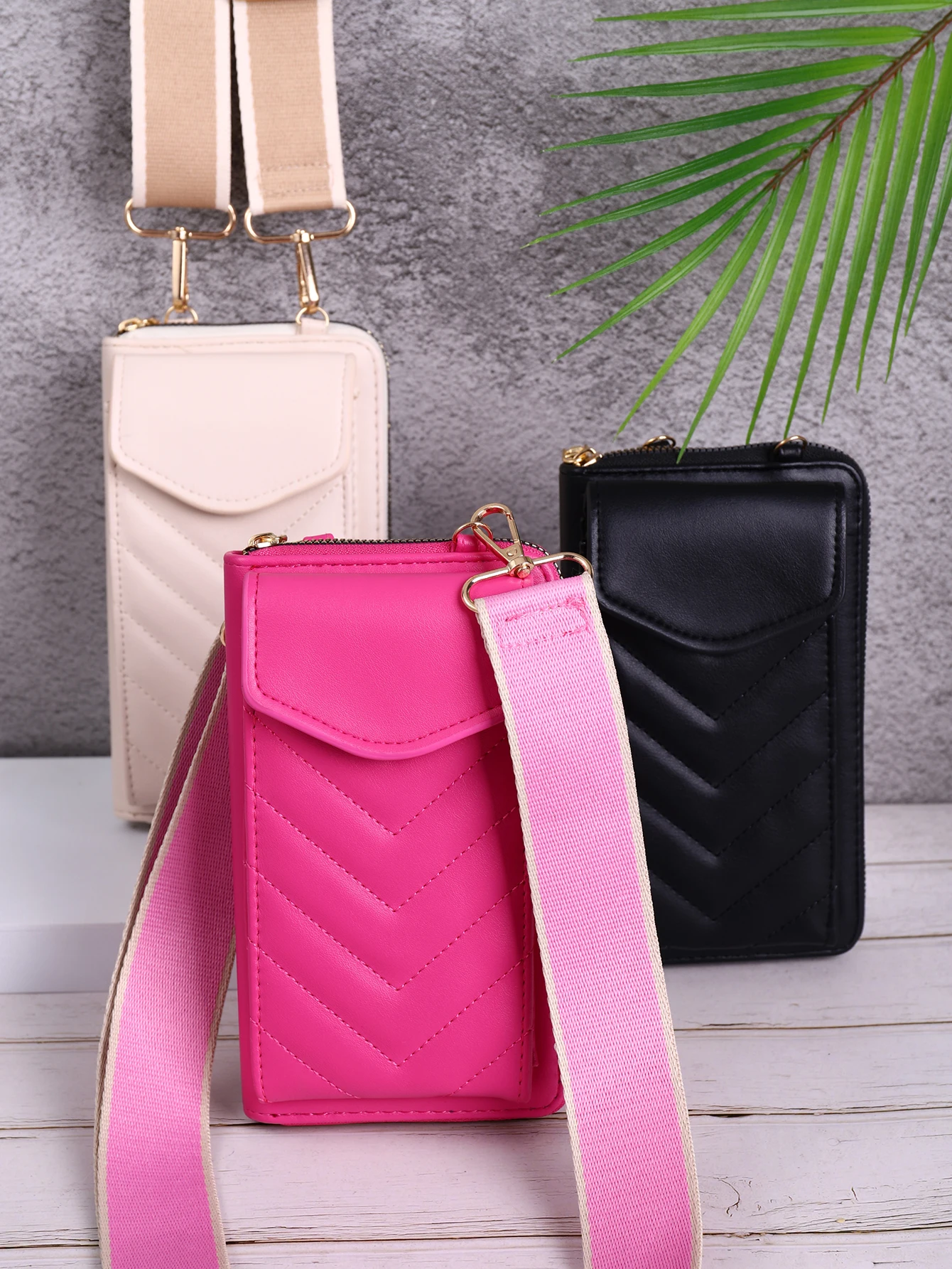 New V-shaped mobile phone bag multi-functional fashion crossbody bag large capacity solid color versatile women's shoulder bag