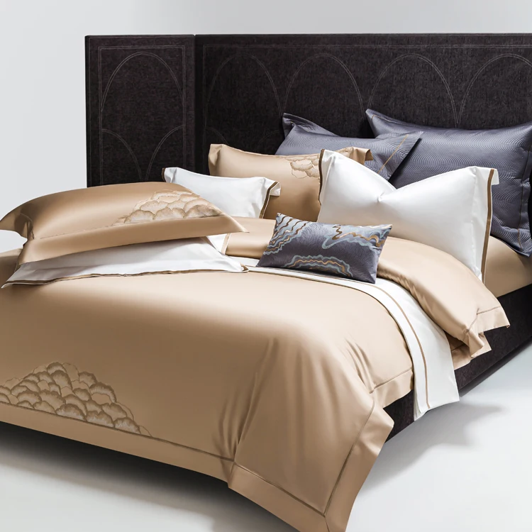 

2025 Luxury Quilt Four-Piece Bedding Set in Pink with Gingko Leaf Embroidery 100% Long Staple Cotton for Hotels