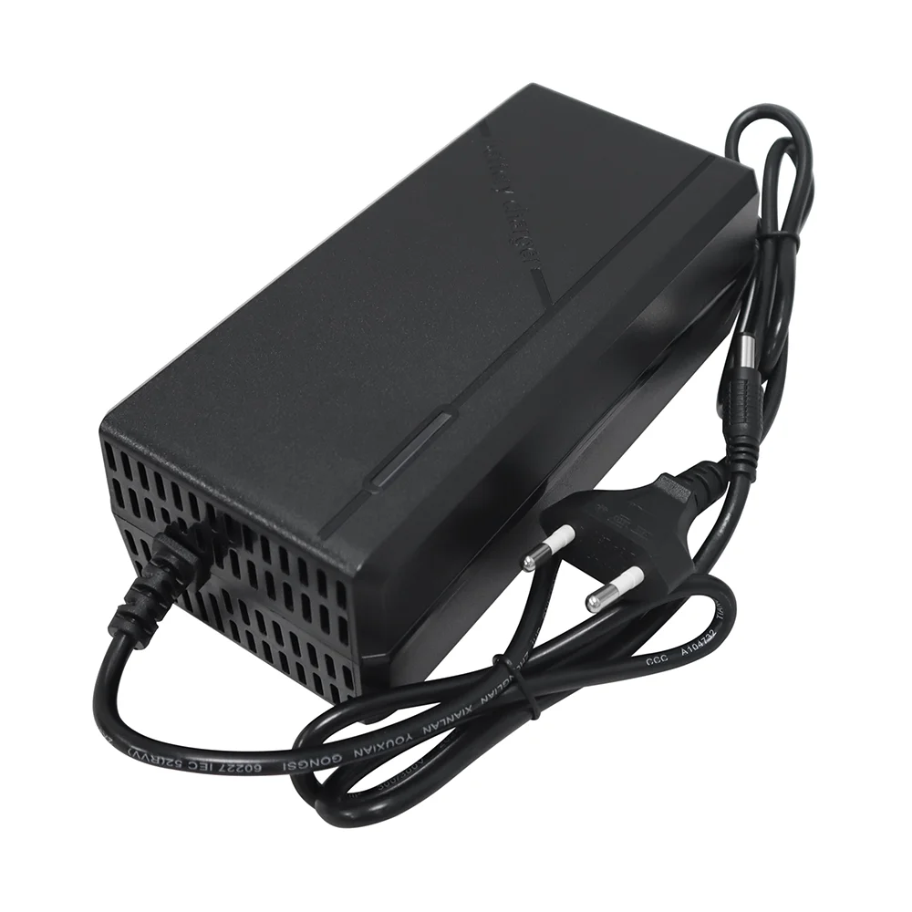 VariCore 67.2V 5A Li-ion Battery Charger for Electric Scooter Motorcycle Battery Pack 60V 16S Intelligent Fast Charging