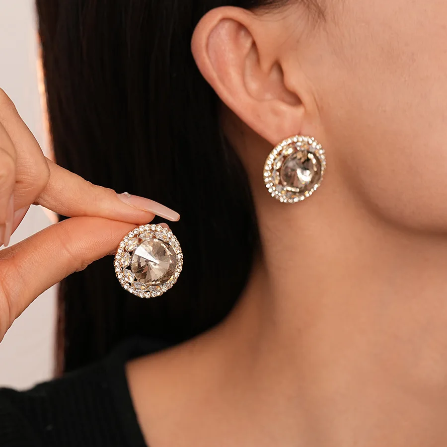 Super flash light luxury zircon diamond-encrusted round silver needle earrings, simple geometric temperament high-end ins