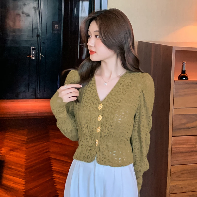 Women Lace Patchwork Shirts Korean Elegant Pearl Slim Long Sleeve Female Blouse Autumn New Chic V Neck Ladies Crop Tops