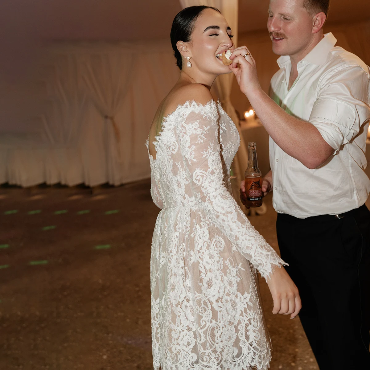 Mini abito da sposa in pizzo personalizzato con spalle scoperte maniche lunghe orlo smerlato abiti da sposa corti e soffici taglie forti con reggiseni