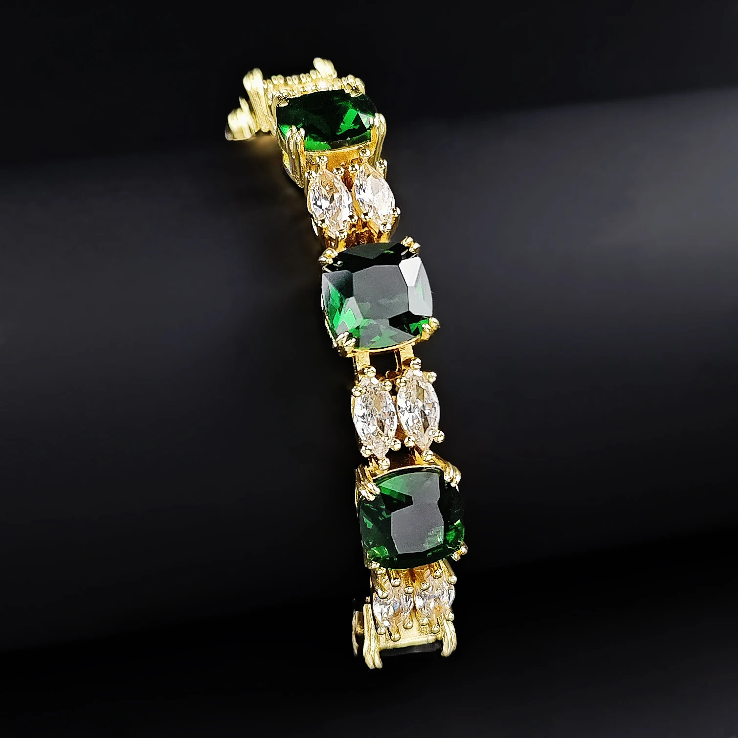 2024 New Green Color Princess Bracelet Bangle for Women Anniversary Gift Jewelry Wholesale S7985