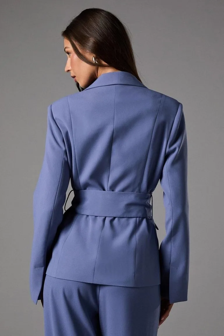 Abiti da donna fatti a mano da 2 pezzi Pantaloni blazer Vestibilità regolare Risvolto con risvolto Cintura con un bottone Abiti classici da donna per ufficio aziendale personalizzati