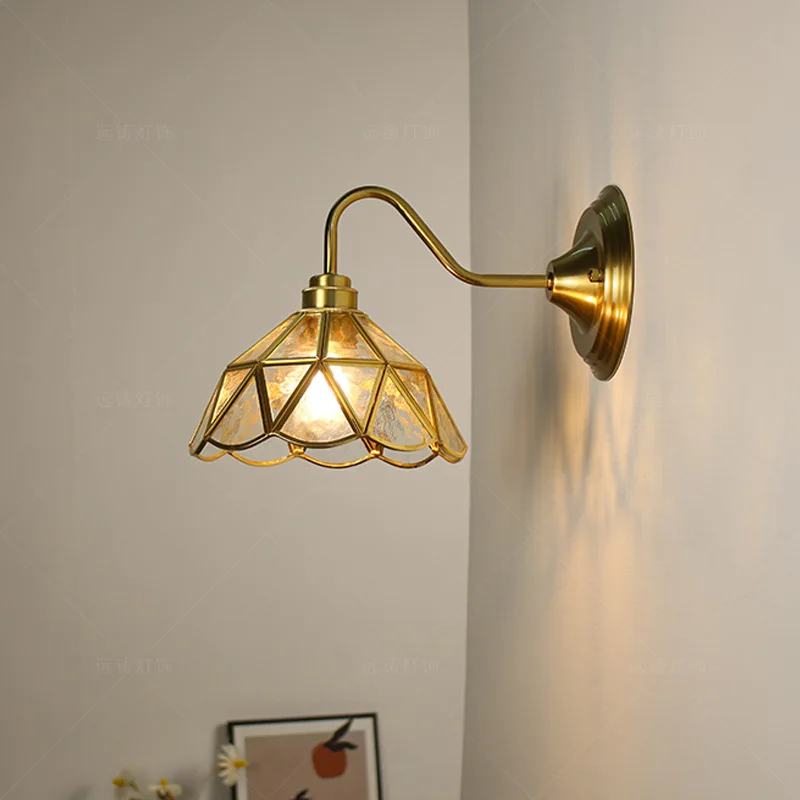 

Американский ретро-светильник из цельной меди со стеклянным плафоном, в средневековом стиле, для гостиниц, ресторанов, коридоров, балконов, зеркальный светильник, латунный настенный светильник