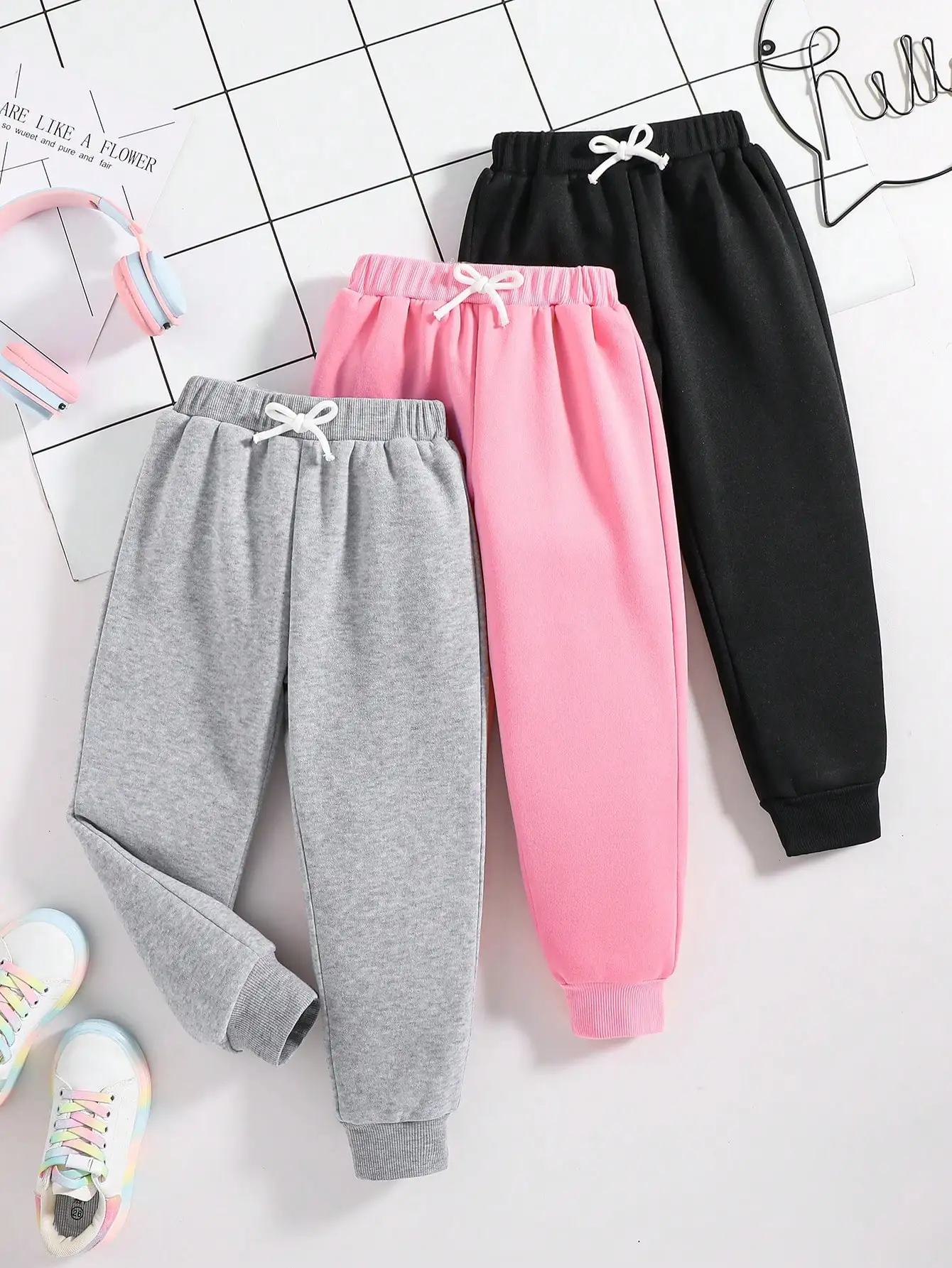 

Комплект из 3-х детских однотонных спортивных штанов с завязками на талии