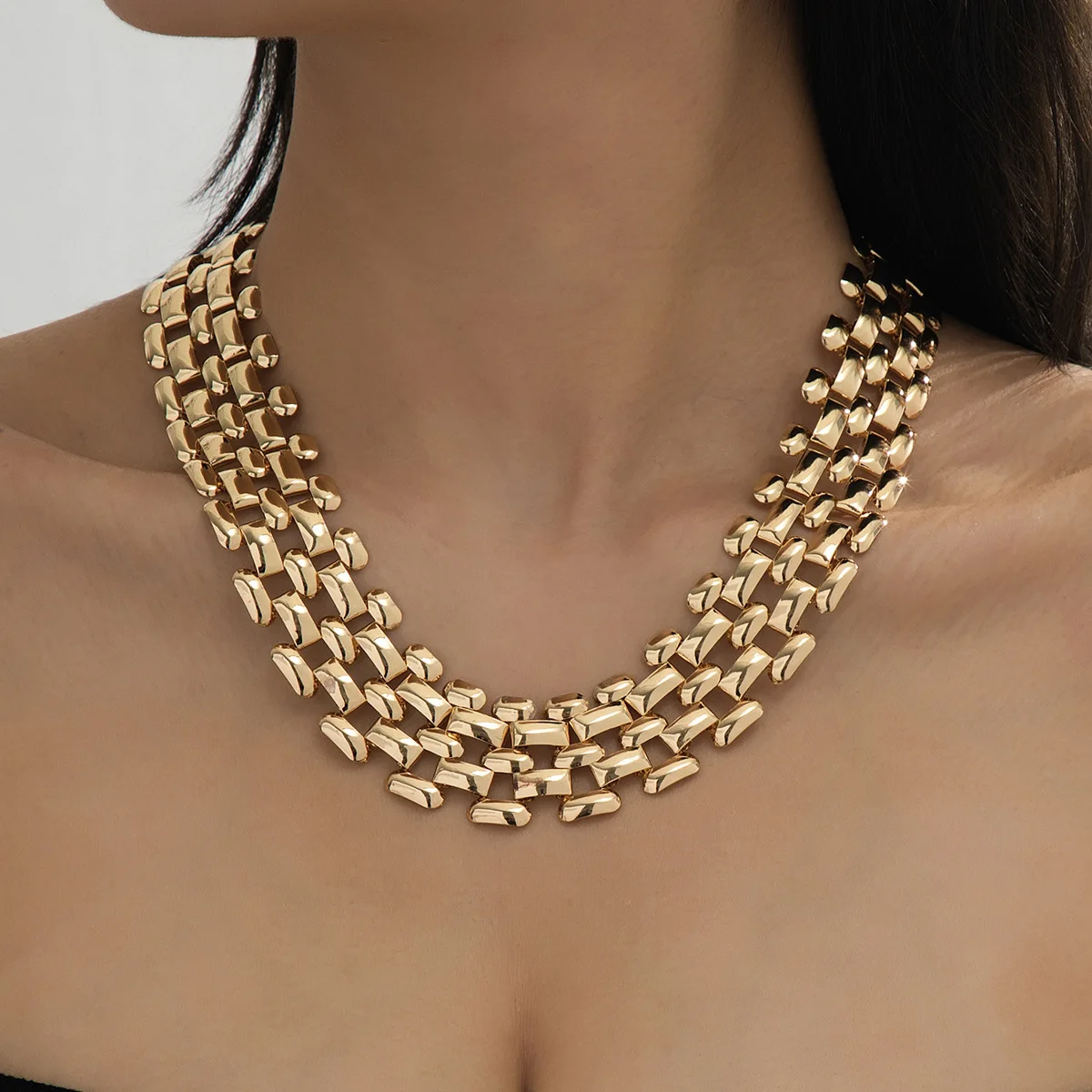Fashionable and Elegant Multilayer Geometric Square Wide Metal Plaid Necklace Women's Exaggerated Alloy Jewelry  Accessories
