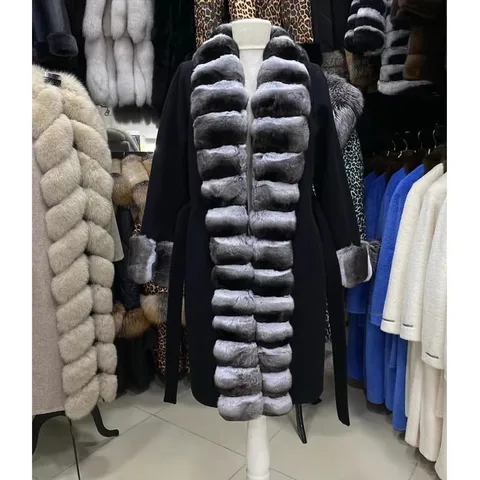 Женское зимнее пальто из натурального меха