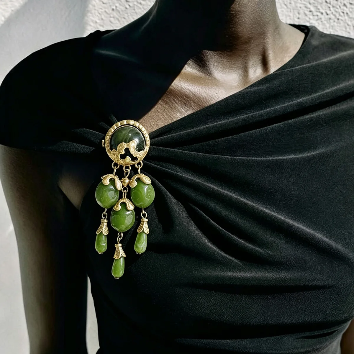 Dark Green Oval Bead Cluster Brooch Pin Decorated With Carved Golden Frame Attachment For Elegant Banquet Dress Accessories