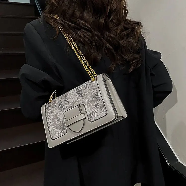 

2025 Vintage Shoulder Bag, Retro Crossbody Purse for Women, Chain Strap Square Bag, Minimalist Day to Night Tote, Textured Sling