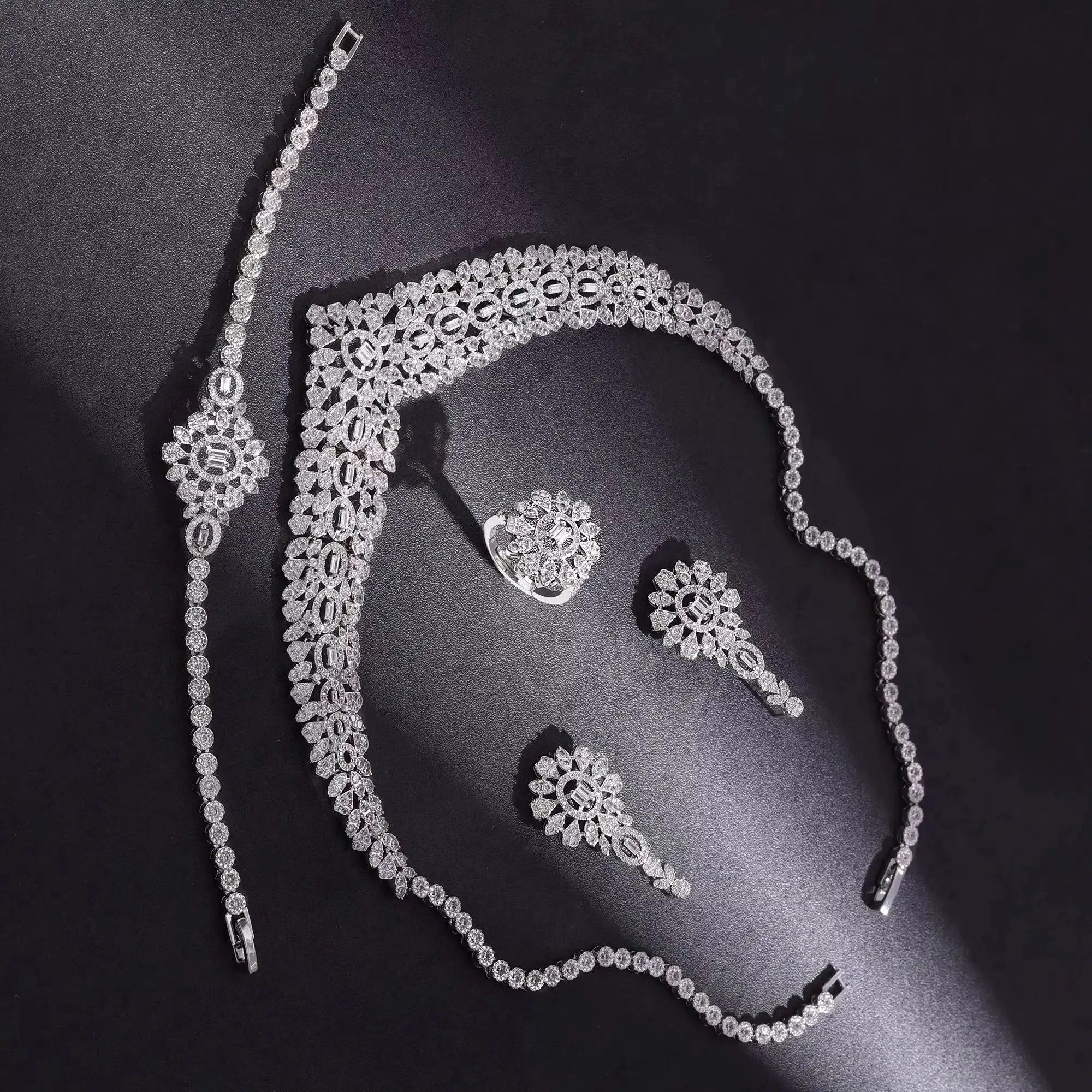 

Оптовые свадебные ювелирные наборы 2024 года из ОАЭ: Новые модные дубайские ювелирные комплекты для женщин, аксессуары для свадебных торжеств, дизайнерские решения