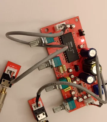 

Плата аудиотюнинга YSS247-D с возбудителем BA3880BBE для регулировки высокой/низкой частоты и двухканальной стереосистемы объемного звучания