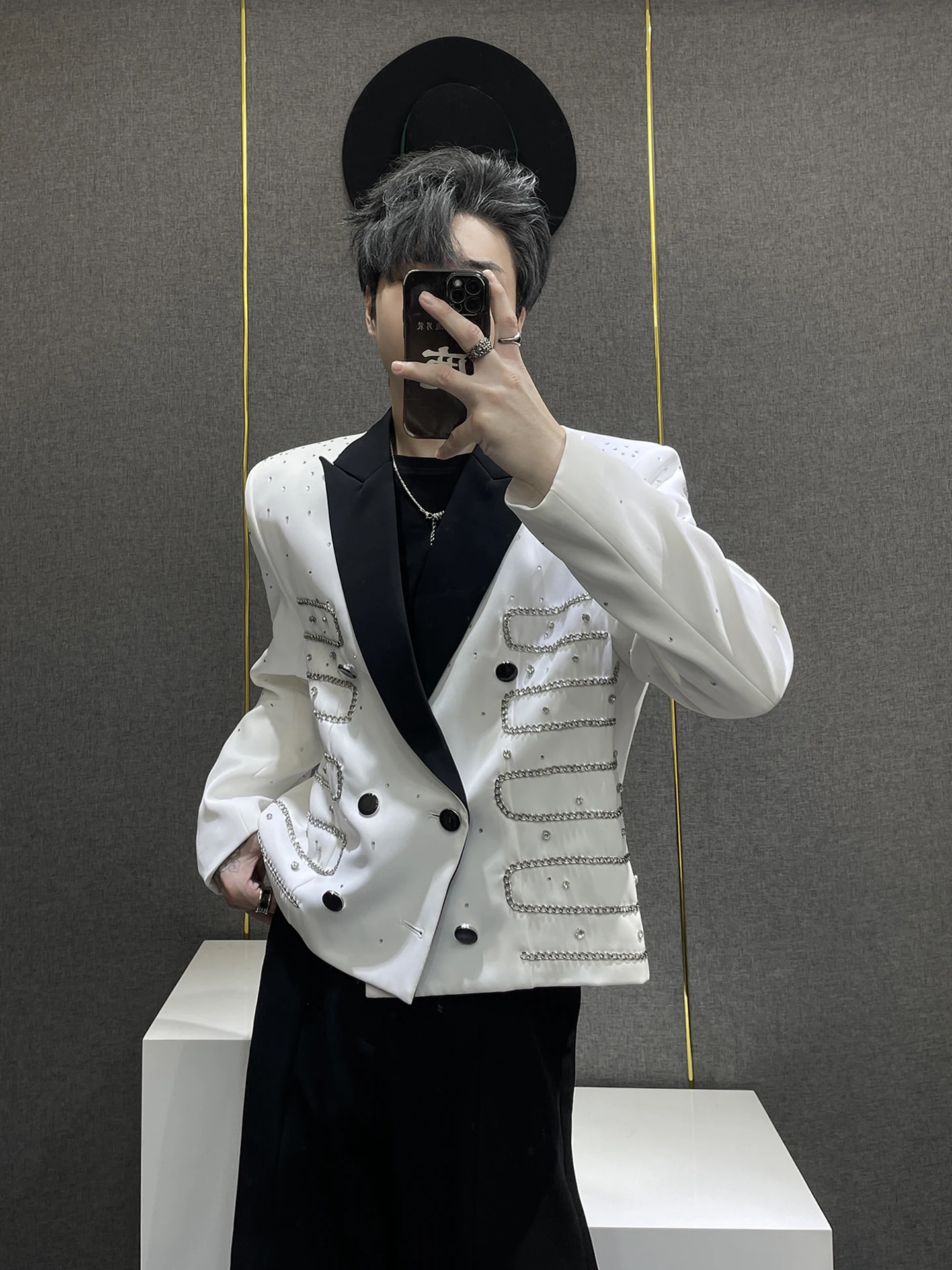 

Heavy-Chain-Decorated Casual Men's Small Suit Jaet Faionable Urban Sle Long Sve Pure Color Autumn Outerwear