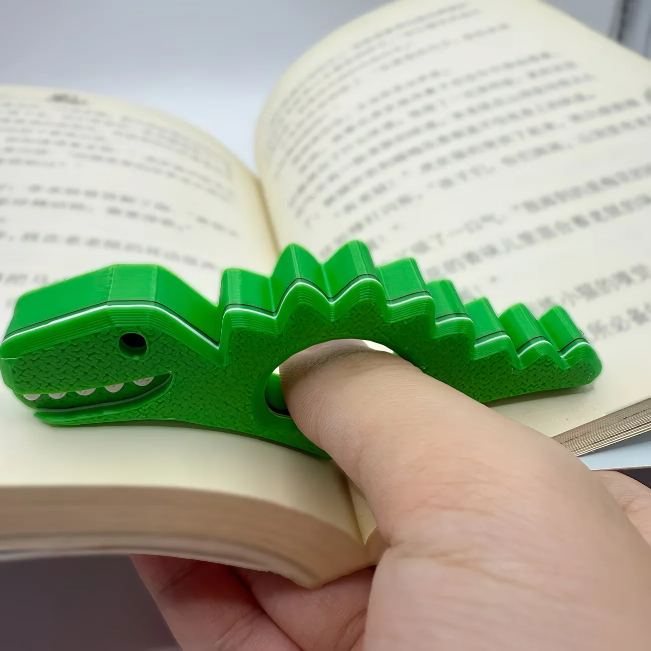 2 pcs Dinosaur Thumb Bookmarks - Green Dinosaur Design Portable Page Separator Dinosaur Room Decor