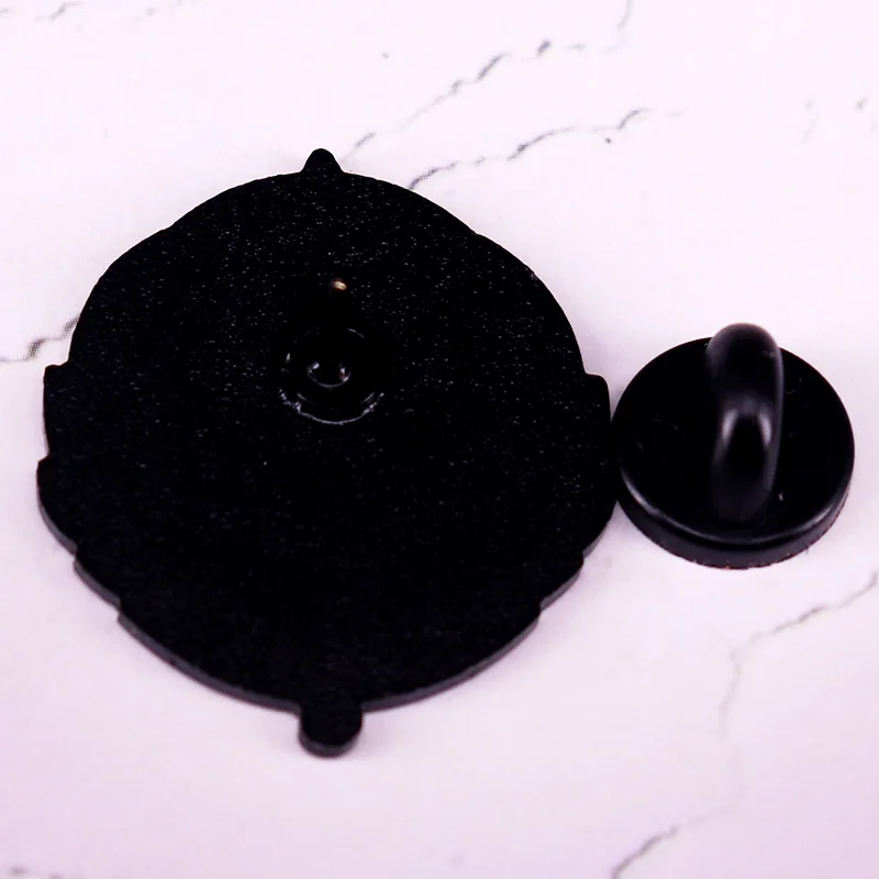 دبوس مينا كبرياء ليون ، شارة شعار لعبة floout ، مجوهرات ألعاب آر بي جي ، هدية Geek Nerdy #2