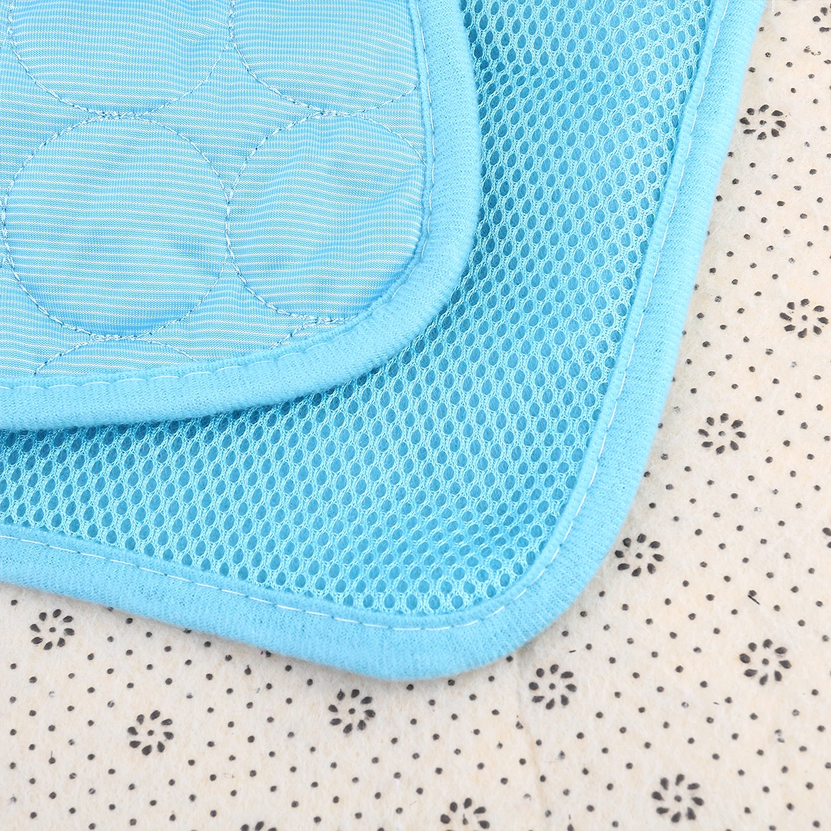 

Cooling Summer Fabric Durable Lightweight Heat Absorbing Temperature Control Comfortable Sleep For Dog Cat Ice Easy Clean Tidy