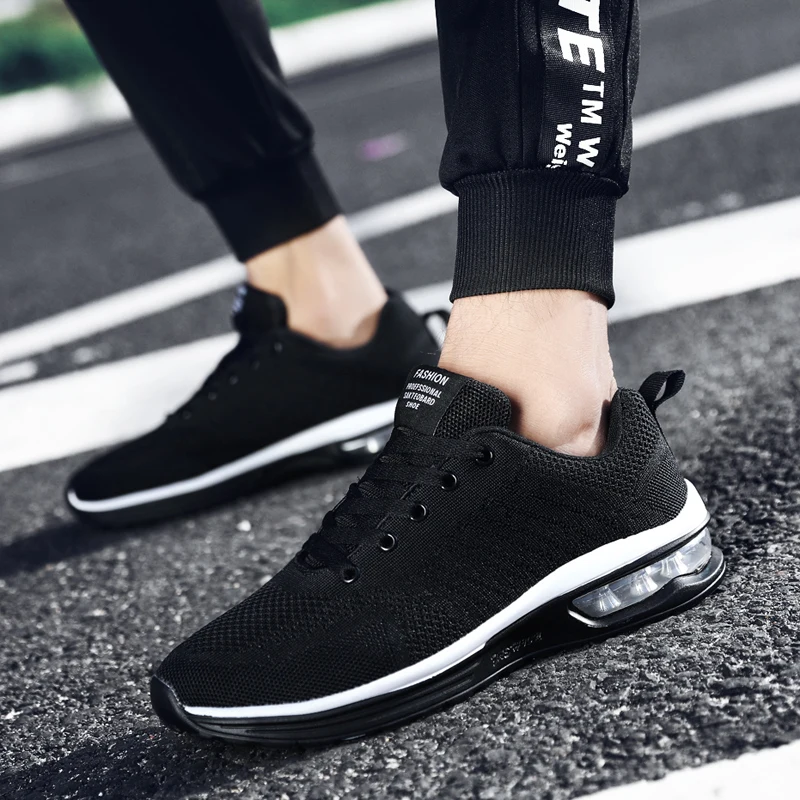 Men\'s and women\'s light casual sneakers Breathable mesh surface classic fashion lace-up walking and running shoes sneakers