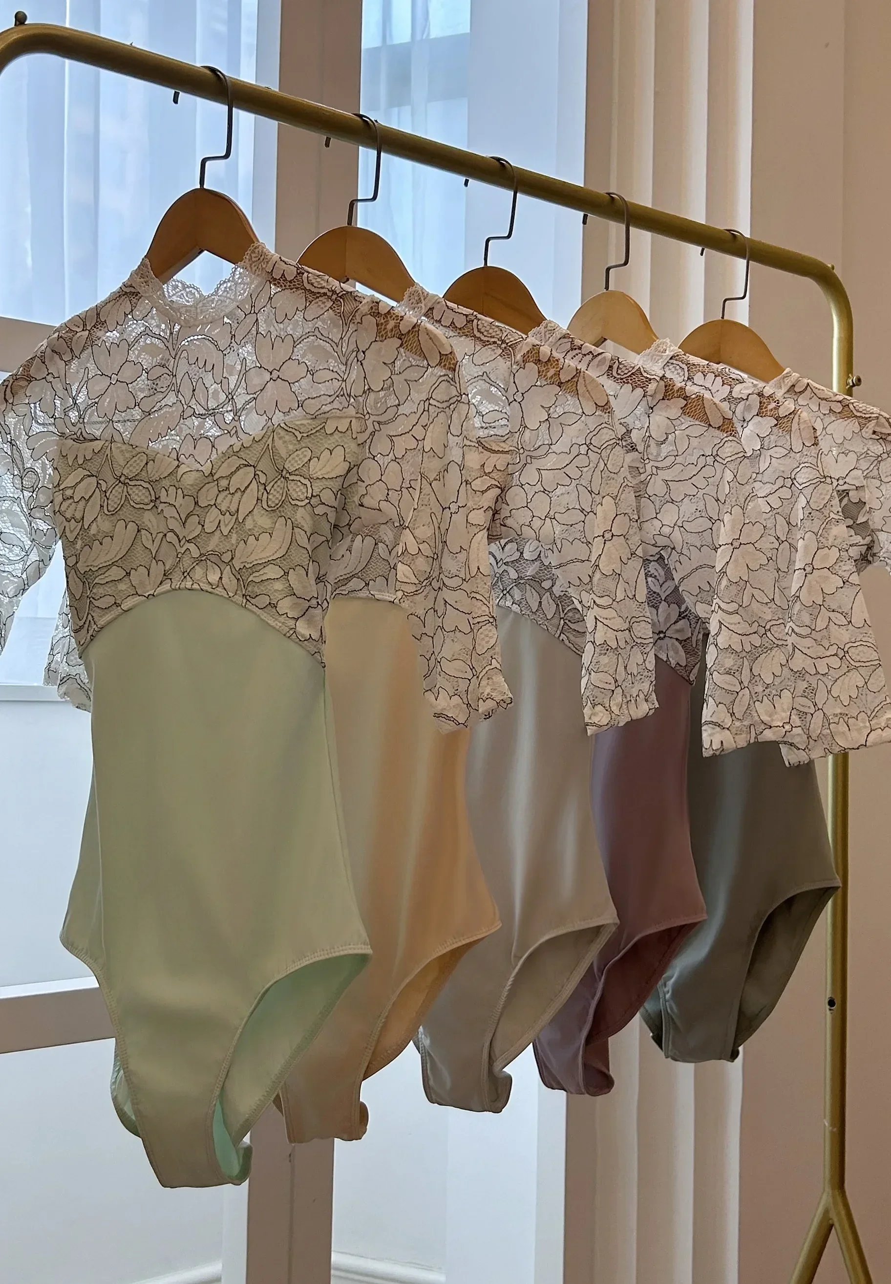 الباليه ملابس رقص الجمباز النساء عالية الياقة الرقص بذلة الكبار منتصف الأكمام ممارسة اليومية ملابس رقص الباليه اليوغا يوتار