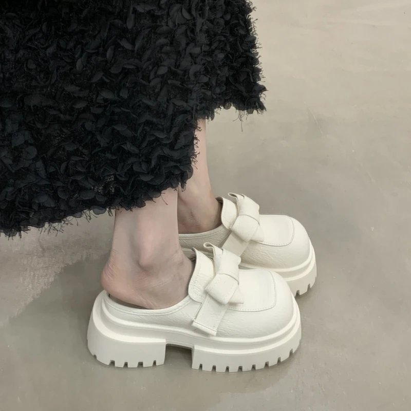 

Тапочки на платформе с завернутым носком. Женские модные туфли на платформе с круглым носком и глубоким носком. Нескользящие износостойкие туфли на блочном каблуке.