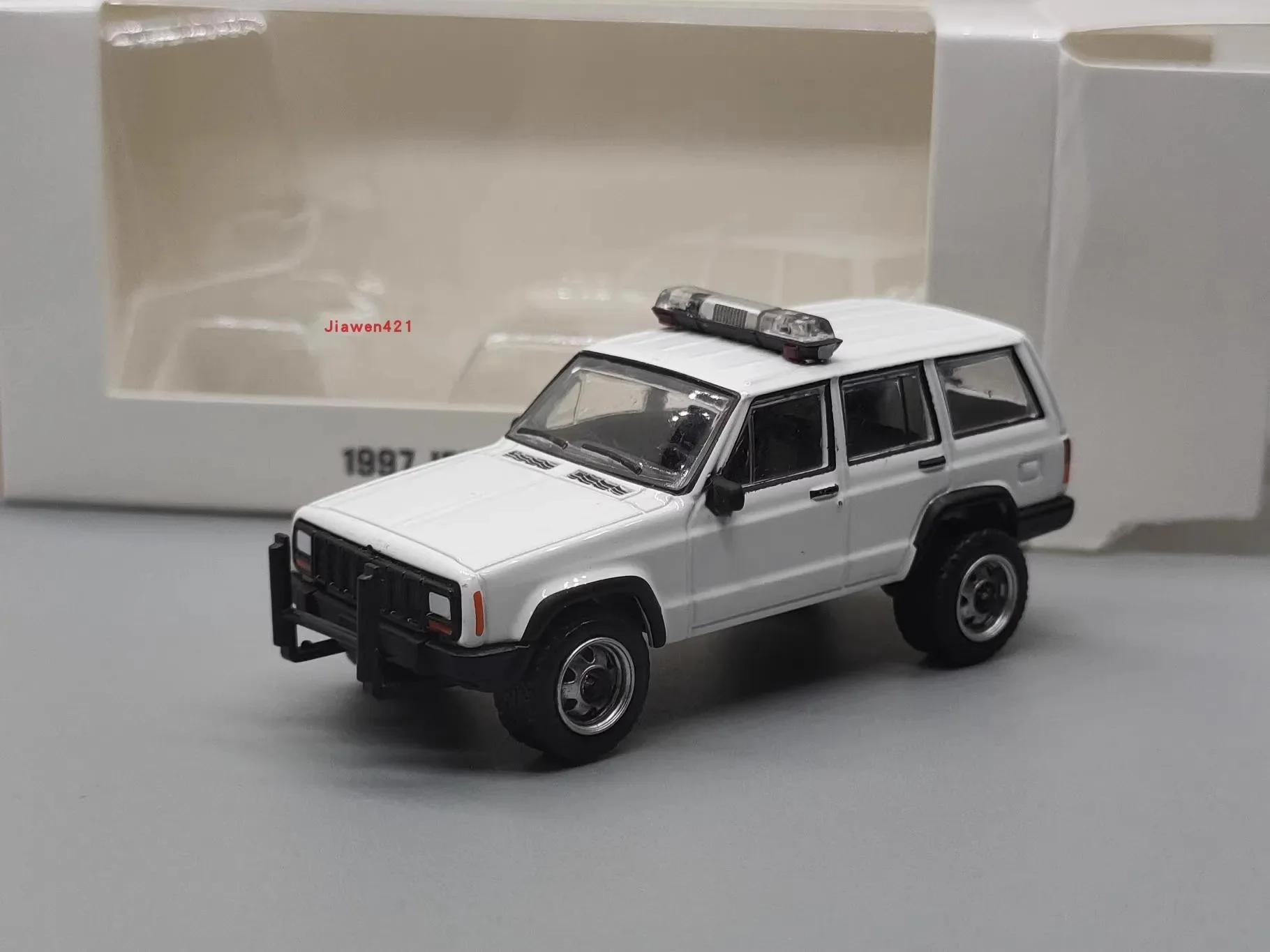 

1:64 1997 Jeep Cherokee Police Car Diecast Metal Alloy Model Car Toys For Gift Collection