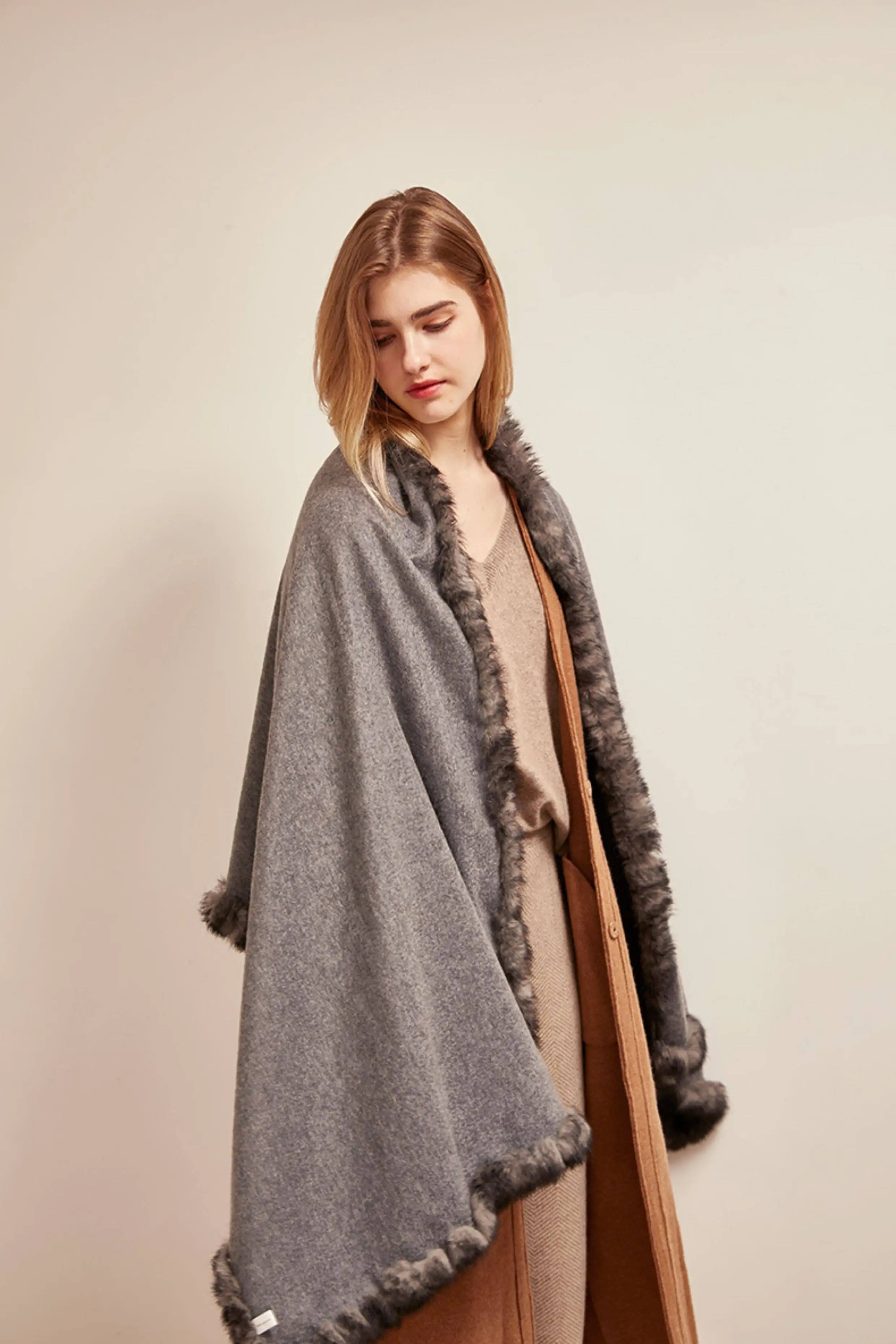 Warm Winter 100% Wool Shawl with Real Rex Rabbit Fur Trim Fluffy Soft Cape Women Fashionable Wraps for Cold Outdoor Accessory